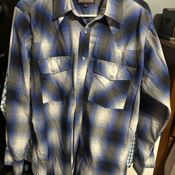 Lot of 4 men’s large smoke free pet free home - Picture 4 of 4